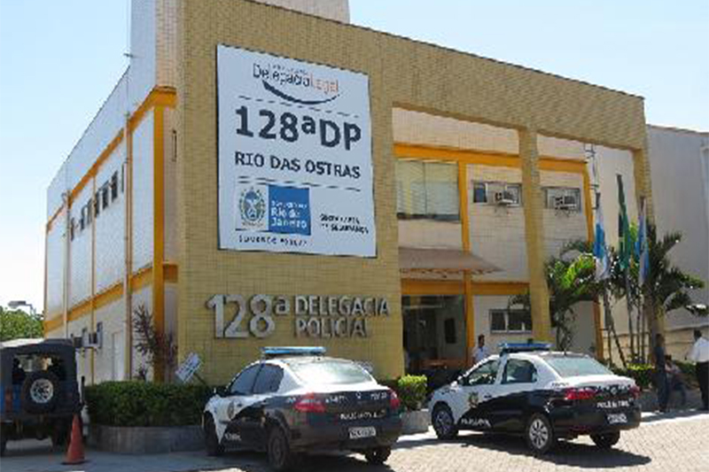 Suspeito está preso na delegacia de Rio das Ostras (Foto: PC-RJ/Divulgação)