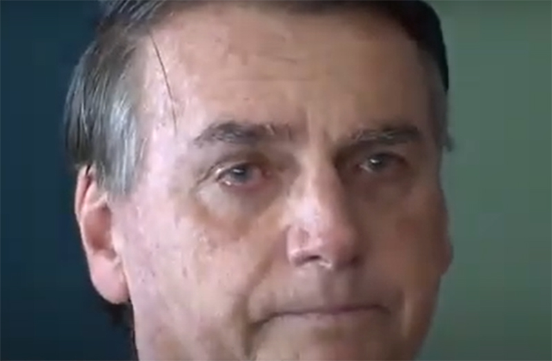 Presidente Jair Bolsonaro chorou em solenidade militar (Foto: TV Brasil/Reprodução)