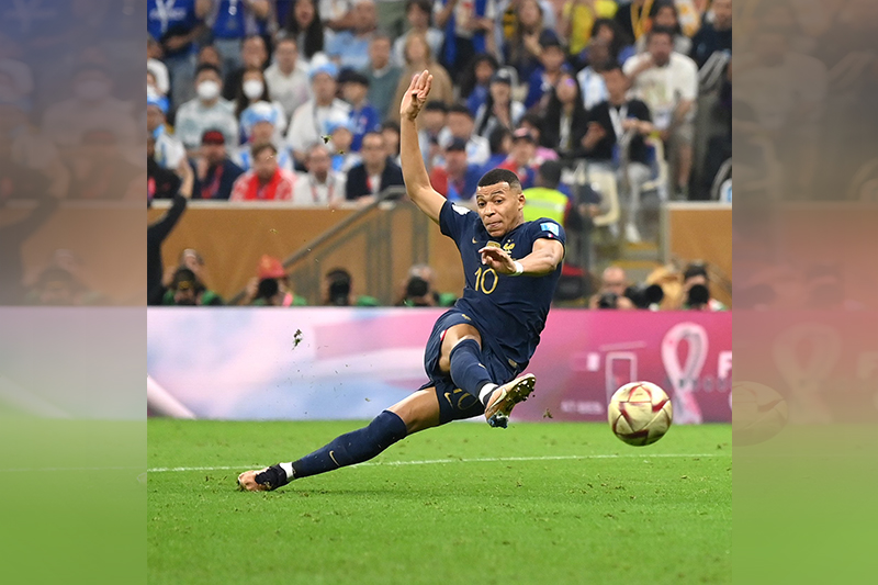 Mbappé marcou os três gols da França no empate, mas seleção perdeu nos pênaltis (Foto: Reprodução/Twitter/@fifaworldcup_pt)