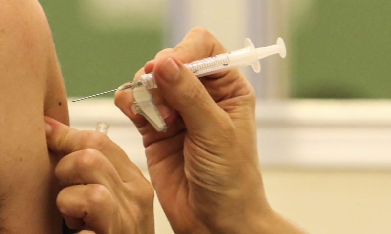 Vacinação contra Covid no Brasil terá doses da bivalente da Pfizer (Foto: Ravena Rosa/Agência Brasil)