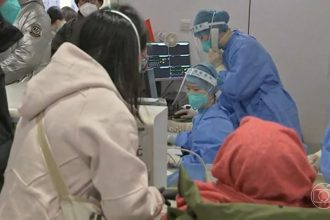 Casos de Covid na China é alerta para Brasil de que pandemia não acabou (Foto: Reprodução/Globoplay)