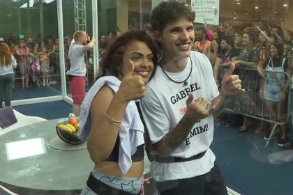 Paula Freitas e Gabriel Tavares são os primeiros participantes do BBB 23 (Foto: GShow/Reprodução)
