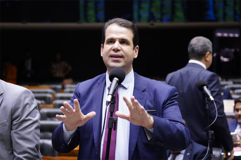 Aureo Ribeiro alega que celular pode facilitar acesso à polícia (Foto: Pablo Valadares/Agência Câmara)