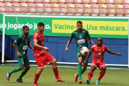 Manaus FC e Princesa do Solimões (de vermelho) decidiram o campeonato do ano passado (Foto: Antônio Assis/FAF)