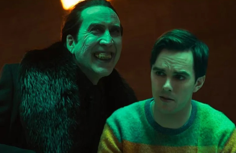 Nicolas Cage e Nicolas Hould em cena de Renfield: ação e humor em nova versão de Drácula (Foto: Universal/Divulgação)