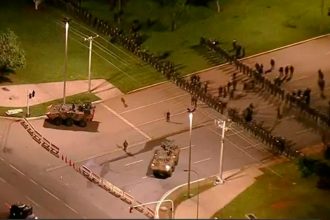 Exército com tanques no DF