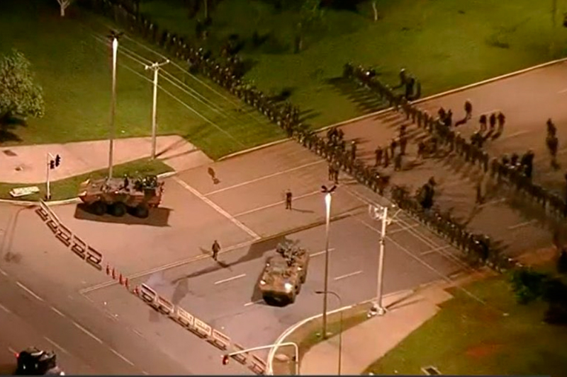 Exército com tanques no DF