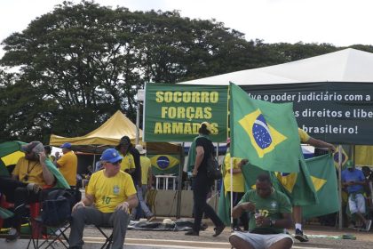 Manifestação em frente ao Quartel General do Exército em Brasília, em novembro de 2022 (Foto: Valter Campanato/Agência Brasil)