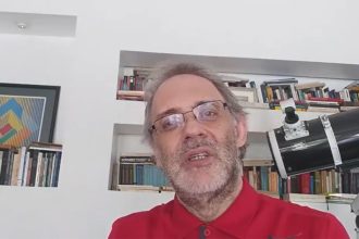 Marco Lucchesi diz que artistas saem da condição de pária (Foto: ABLEemSuaCasa/YouTube/Reprodução)