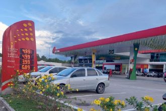 Preço do litro da gasolina passou para R$ 4,99 e diesel para R$ 6,89 (Foto: ATUAL)