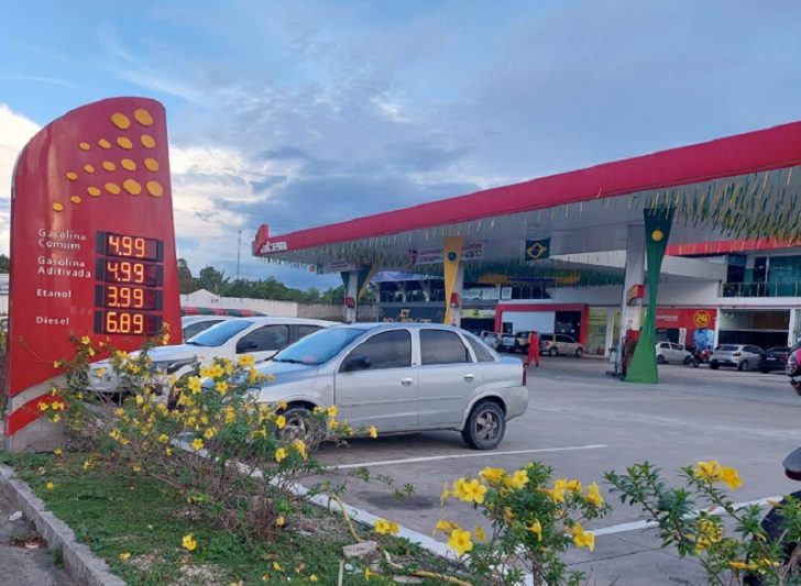 Preço do litro da gasolina passou para R$ 4,99 e diesel para R$ 6,89 (Foto: ATUAL)
