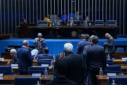 Senadores marcaram presença em plenário para votar decreto (Foto: TV Senado/Reprodução)
