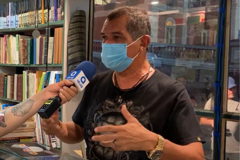 O ATUAL entrevistou Joaquim Melo no lançamento do livro 'Todos os meus gatos de volta' de Romahs Mascarenhas (Foto: Reprodução/ATUAL)