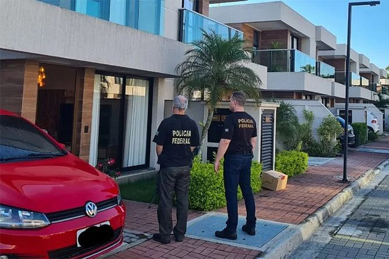 Agentes federais buscam líder espiritual (Foto: Polícia Federal/Divulgação)