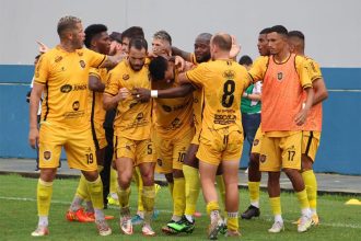 Jogadores do Amazonas comemoram gol: Onça é vice-líder (Foto: Jadison Sampaio/Ascom AMFC)