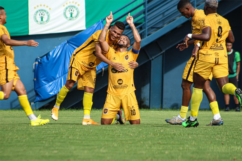 Jogadores do Amazonas festejam gol em vitória no Barezão (Foto: Jadison Sampaio/AMFC)
