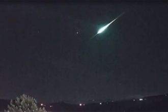 Asteroide gerou luzes no céu ao entrar na atmosfera (Foto: YouTube/Reprodução)