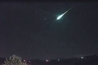 Asteroide gerou luzes no céu ao entrar na atmosfera (Foto: YouTube/Reprodução)