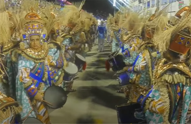 Baterias cadenciam mais o samba em nova tendência no Carnaval (Foto: YouTube/Reprodução)