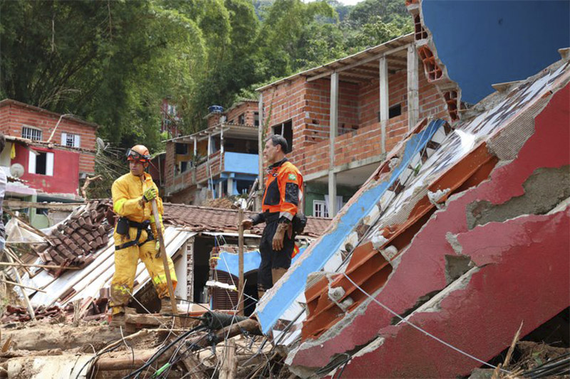 Moradores afetados por deslizamentos receberão adiantado benefícios do INSS (Foto: Rovena Rosa/ABr)