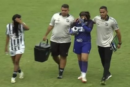 Goleira Yasmin chorou na derrota por 14 a 0 (Foto: Corinthians TV/Reprodução)