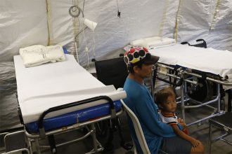 Criança yanomami em hospital de Boa Vista: demora para voltar para casa (Foto: Fernando Frazão/ABr)
