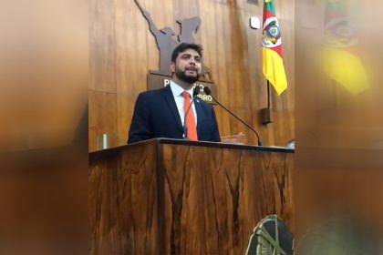 Deputado Felipe Camozzato quer impedir uso de 'governo Lula' (Foto: Twitter/Reprodução)