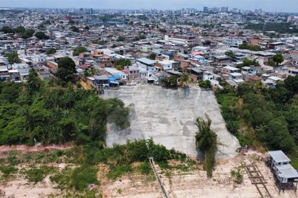 Concreto foi colocado para segurar barranco: talude reforçado (Foto: Márcio Melo/Seminf)