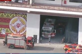 Bombeiros socorreram as vítimas (Foto: Band TV/Reprodução)