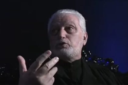 Estilista Paco Rabanne foi inovador na moda (Foto: YouTube/Reprodução)