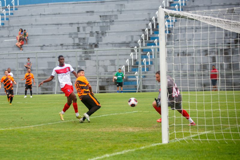 Atacante Yuri Tanque marcou dois gols na vitória do Manauara por 3 a 1 sobre o Parintins (Foto: Deborah Melo/Manauara)