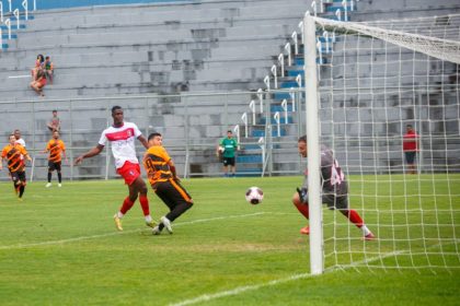 Atacante Yuri Tanque marcou dois gols na vitória do Manauara por 3 a 1 sobre o Parintins (Foto: Deborah Melo/Manauara)