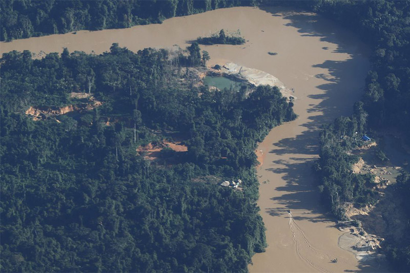 Rio poluído por atividade garimpeira em Roraima: dano ambiental (Foto: Fernando Frazão/ABr)