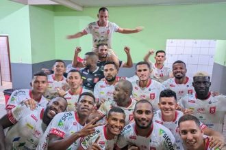Jogadores do Princesa do Solimões comemoram vitória e classificação (Foto: Reprodução/Facebook)
