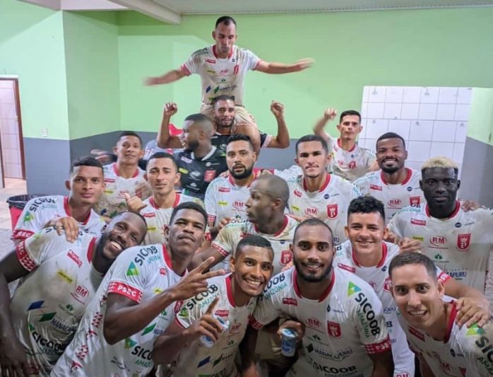 Jogadores do Princesa do Solimões comemoram vitória e classificação (Foto: Reprodução/Facebook)