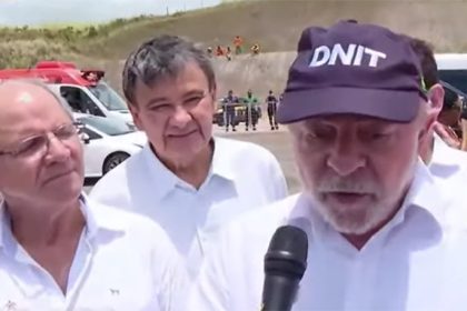 Lula em solenidade em Sergipe: promessa de obras e empregos (Foto: YouTube/Reprodução)