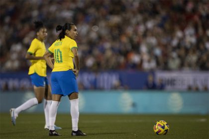 Marta em jogo amistoso contra os EUA: rumo ao Mundial (Foto: Thais Magalhães/CBF)