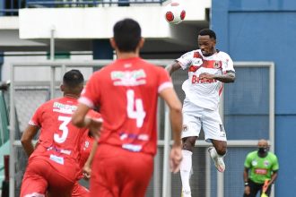 Princesa do Solimões (de vermelho) e Manauara fazem o principal jogo da rodada (Foto: Paulo Bindá)