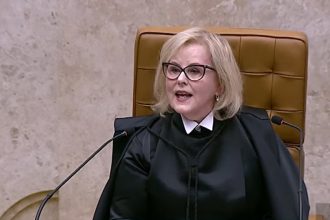 Presidente do STF, Rosa Weber repudiou ataques golpistas e enalteceu a democracia (Foto: TV Justiça/Reprodução)