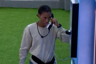 Tina atende Big Fone