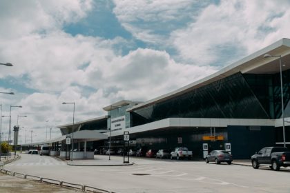 Aeroporto de Manaus suspendeu operações para manutenção da pista (Foto: Divulgação/ VINCI Airports)