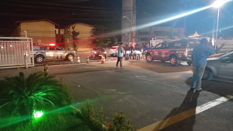 Assalto ocorreu na parada de ônibus na Avenida Constantino Nery, nas proximidades da Fametro (Foto: Reprodução)