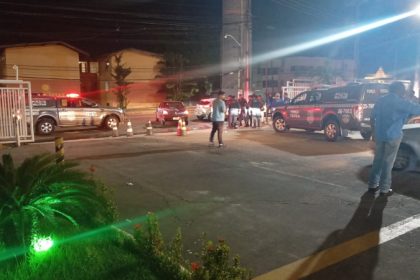 Assalto ocorreu na parada de ônibus na Avenida Constantino Nery, nas proximidades da Fametro (Foto: Reprodução)