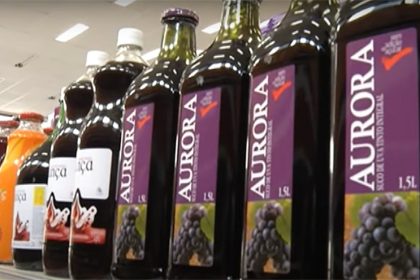 Rede de supermercado Zona Sul suspendeu venda do suco Aurora (Foto: YouTube/Reprodução)