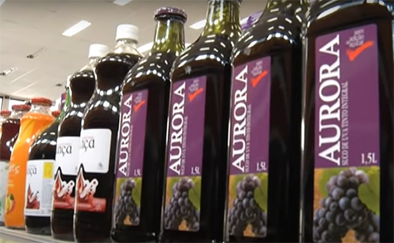 Rede de supermercado Zona Sul suspendeu venda do suco Aurora (Foto: YouTube/Reprodução)