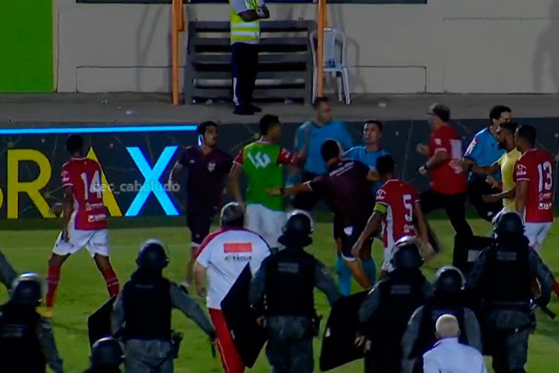 Após gol do Juventude, jogo teve 14 minutos de paralisação e apenas 5 de  bola rolando até Botafogo empatar - FogãoNET