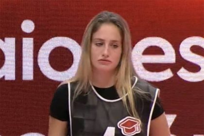 Bruna Griphao surpreendeu expectadores com cara de desanimação ao vencer Prova do Líder (Foto: Globoplay/Reprodução)