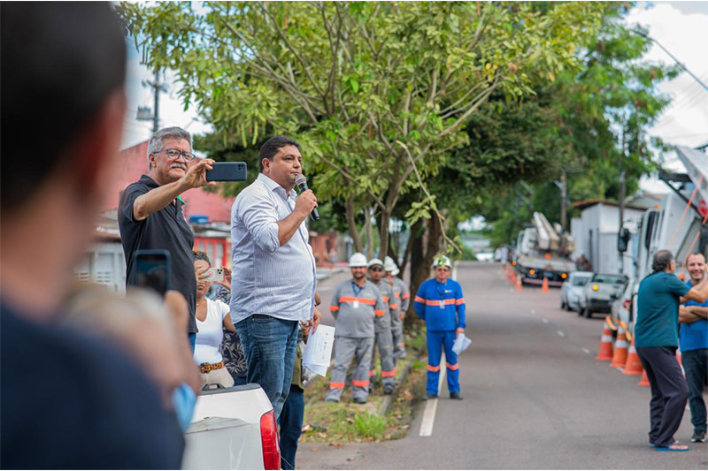 Caio André deu apoio a moradores contra medidores de energia (Foto: Diego Caja/Dicom/CMM)