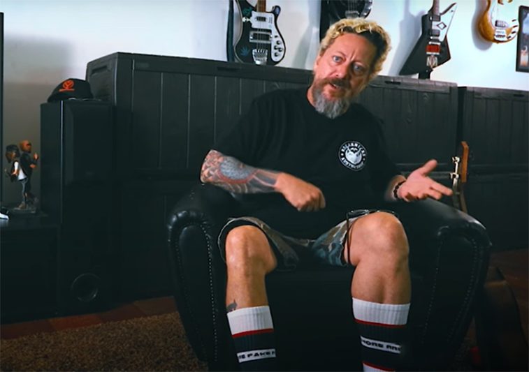 Canisso caiu ao desmaiar na manhã desta segunda (Foto: YouTube/Reprodução)