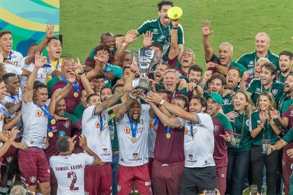 Jogadores e comissão técnica festejaram título da Guanabara (Foto: Maga Jr/Agencia F8/Folhapress)